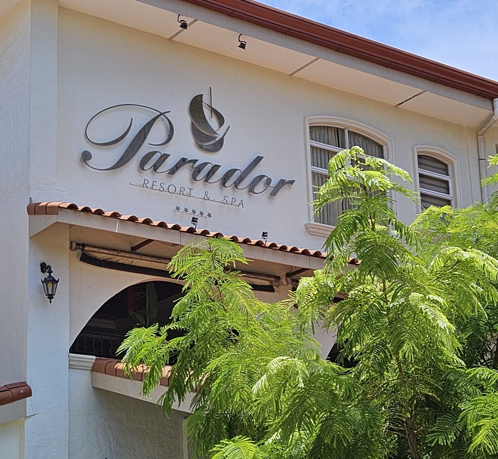 Parador Hotel (Front)